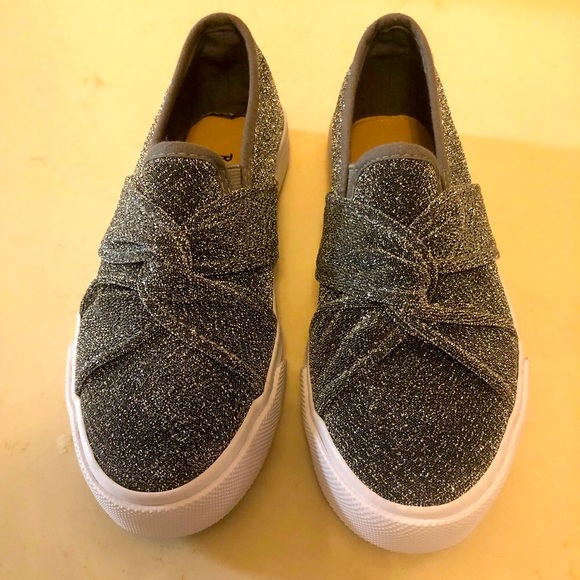 NEW-Girls Metallic glitter vulcanized slip on, size 12 - Picture 8 of 15